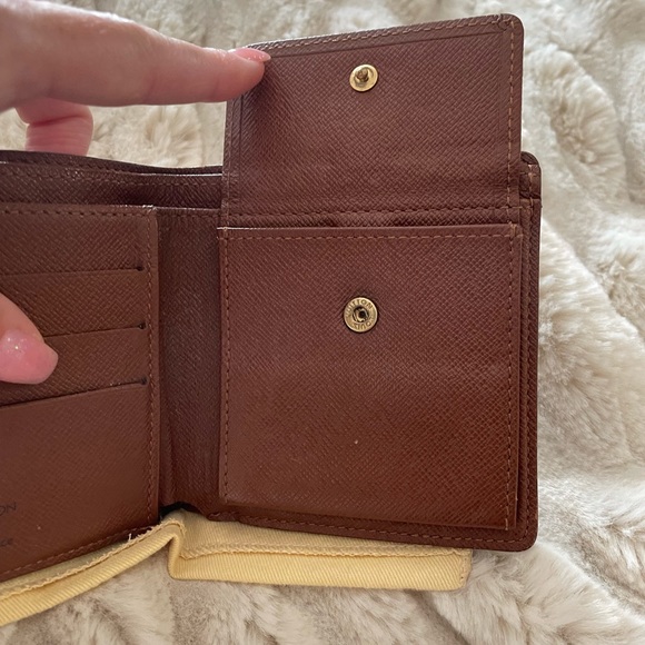 Men’s bifold wallet. - Picture 3 of 5